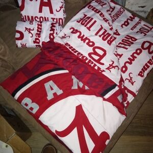 Twin Alabama Crimson Tide 3 piece comforter set.